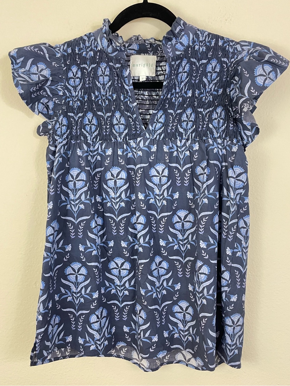Marigold Blue Floral Medallion Smocked V-Neck Flutter Sleeves Top‎ Size Small